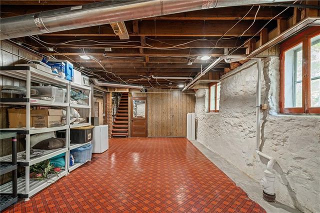 949 W 33RD Terrace, Kansas City, MO 64111