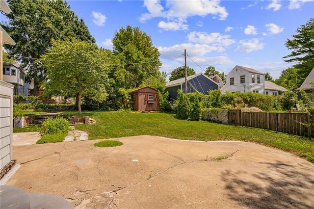 949 W 33RD Terrace, Kansas City, MO 64111