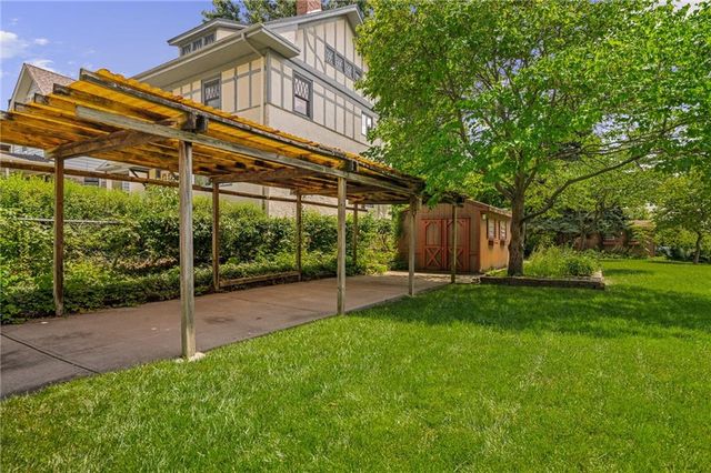 949 W 33RD Terrace, Kansas City, MO 64111