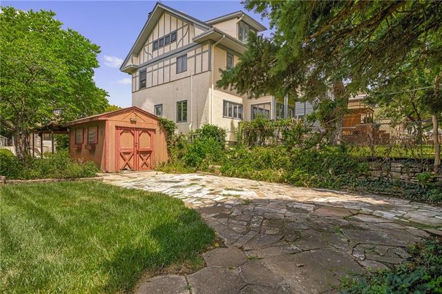 949 W 33RD Terrace, Kansas City, MO 64111