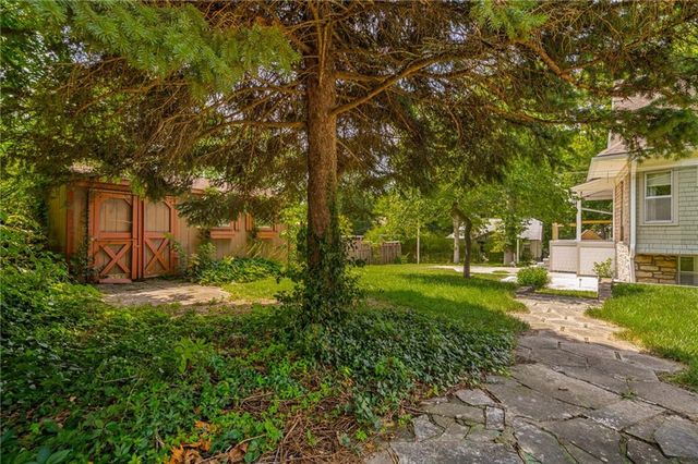 949 W 33RD Terrace, Kansas City, MO 64111