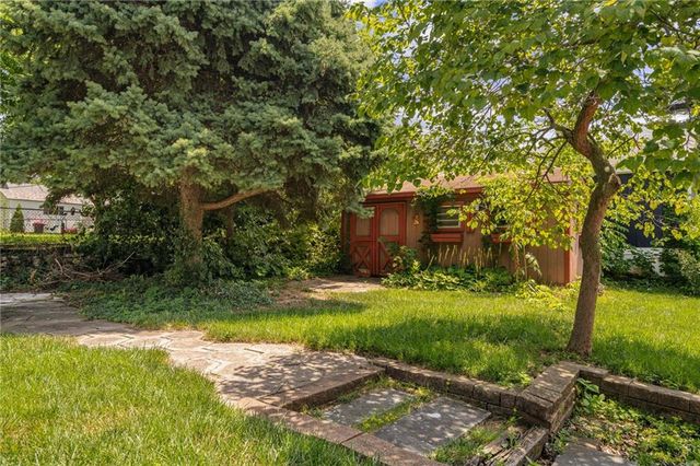 949 W 33RD Terrace, Kansas City, MO 64111