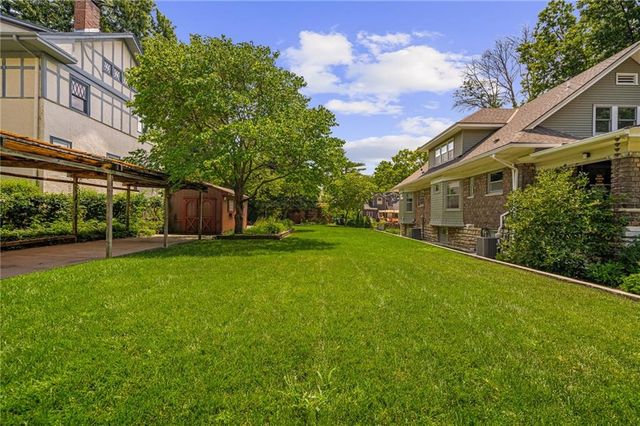 949 W 33RD Terrace, Kansas City, MO 64111