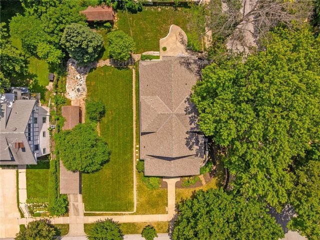 949 W 33RD Terrace, Kansas City, MO 64111