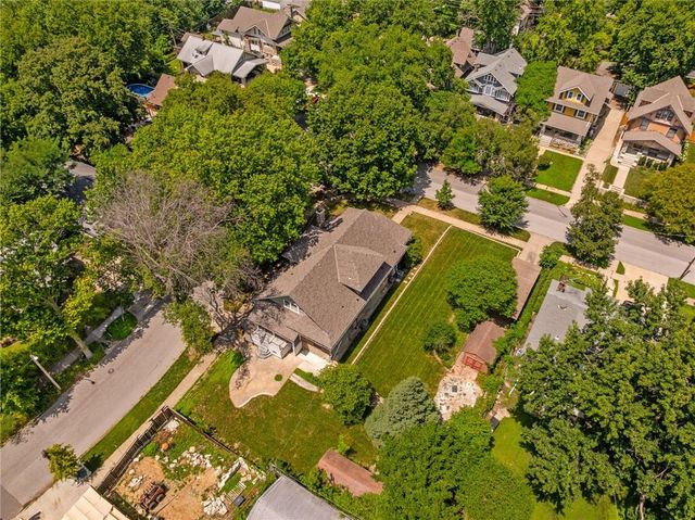 949 W 33RD Terrace, Kansas City, MO 64111