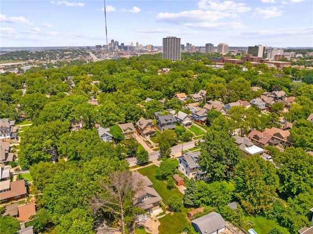 949 W 33RD Terrace, Kansas City, MO 64111