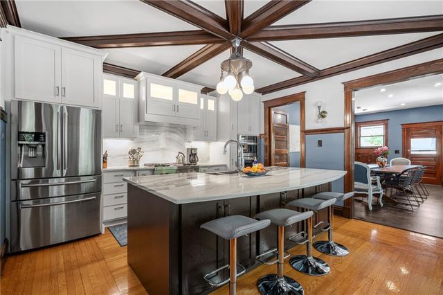 949 W 33RD Terrace, Kansas City, MO 64111