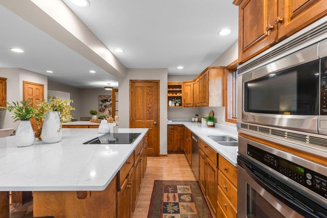 14147 Dearborn Path, Rosemount, MN 55068