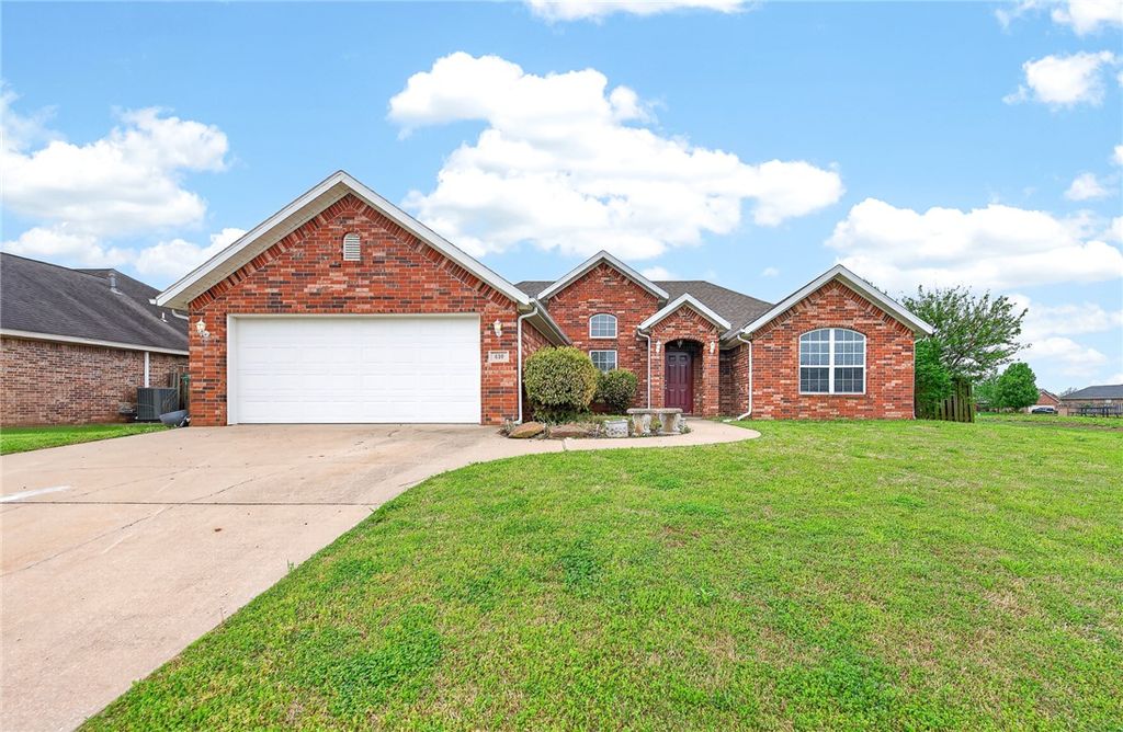 410 Coopers Farm Road, Centerton, AR 72719