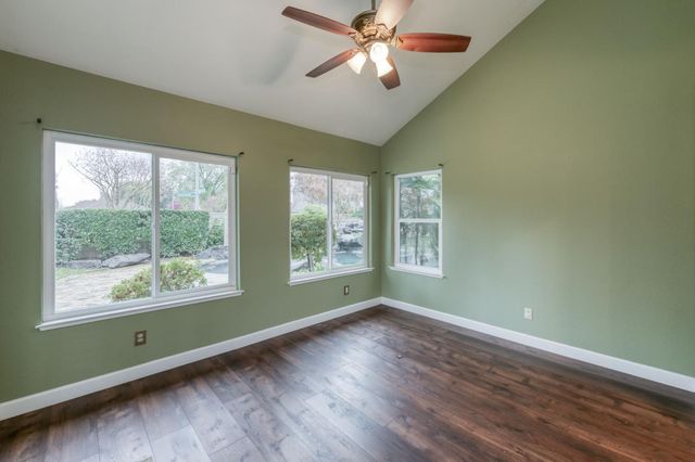 809 E Catalina Circle, Fresno, CA 93730