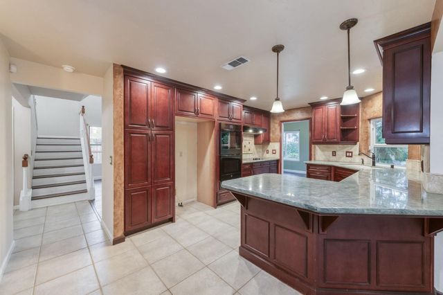 809 E Catalina Circle, Fresno, CA 93730