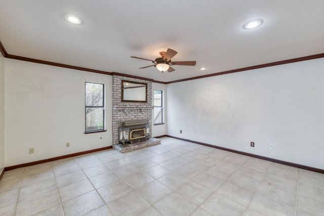 809 E Catalina Circle, Fresno, CA 93730