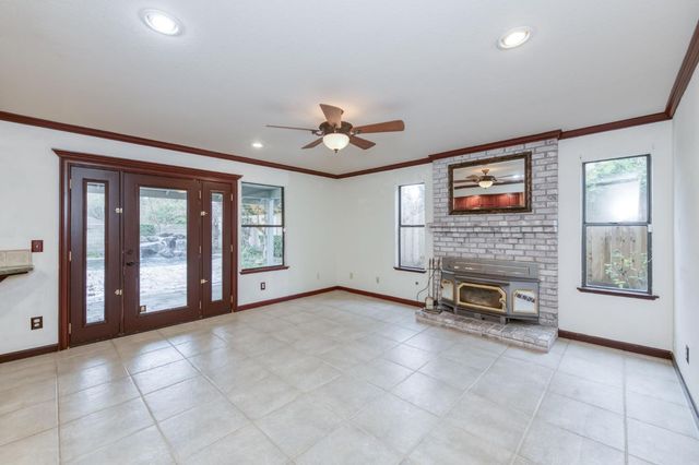 809 E Catalina Circle, Fresno, CA 93730