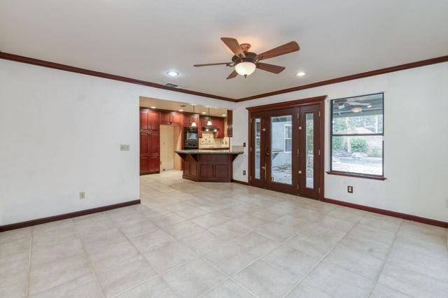 809 E Catalina Circle, Fresno, CA 93730