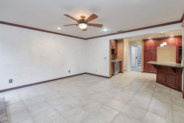 809 E Catalina Circle, Fresno, CA 93730