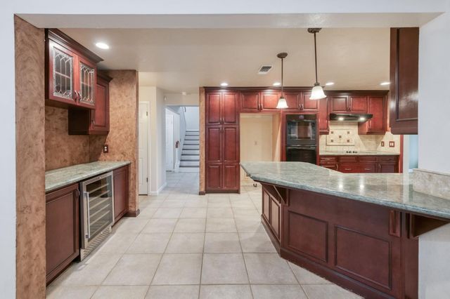 809 E Catalina Circle, Fresno, CA 93730