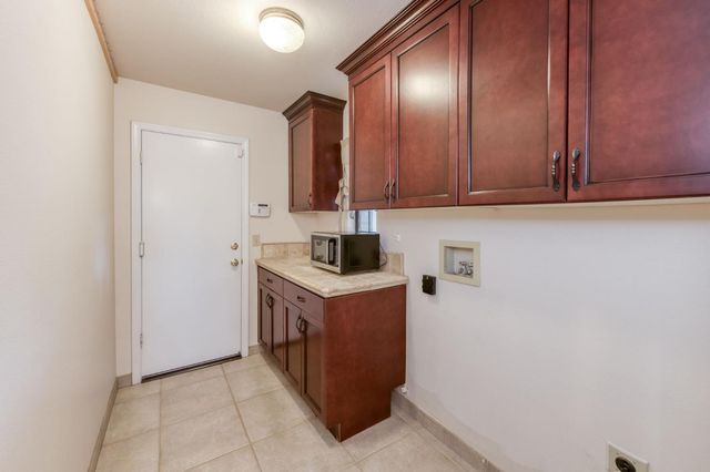 809 E Catalina Circle, Fresno, CA 93730