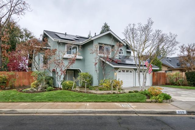 809 E Catalina Circle, Fresno, CA 93730