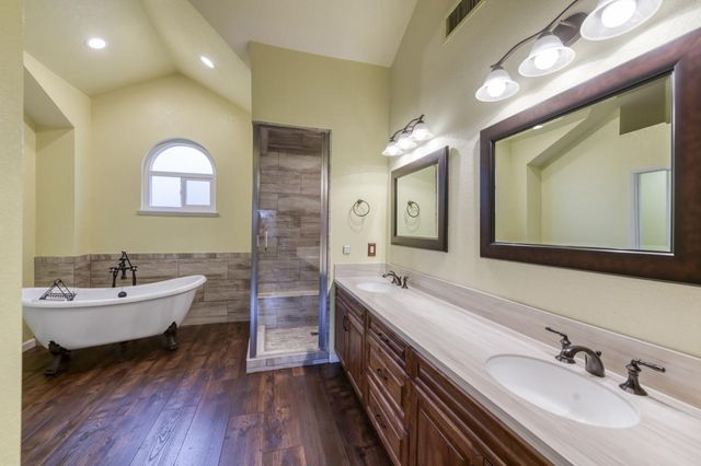 809 E Catalina Circle, Fresno, CA 93730