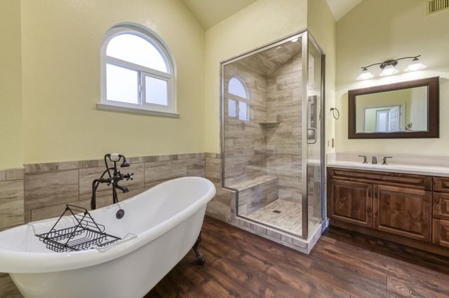 809 E Catalina Circle, Fresno, CA 93730