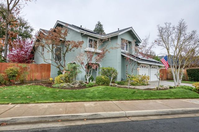 809 E Catalina Circle, Fresno, CA 93730