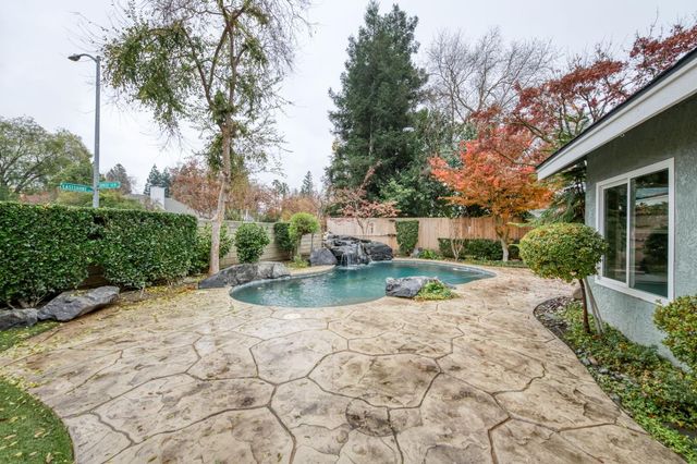 809 E Catalina Circle, Fresno, CA 93730