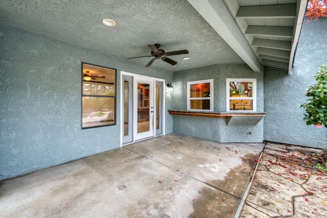 809 E Catalina Circle, Fresno, CA 93730