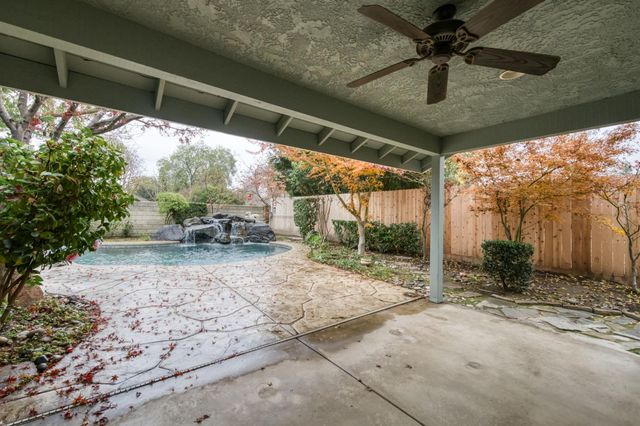 809 E Catalina Circle, Fresno, CA 93730