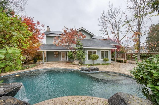 809 E Catalina Circle, Fresno, CA 93730