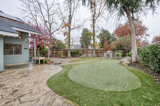 809 E Catalina Circle, Fresno, CA 93730