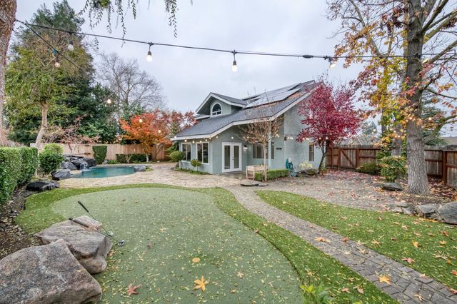 809 E Catalina Circle, Fresno, CA 93730