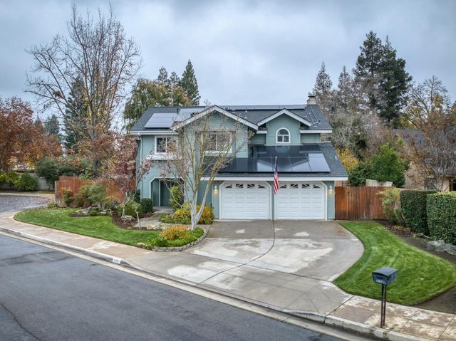 809 E Catalina Circle, Fresno, CA 93730