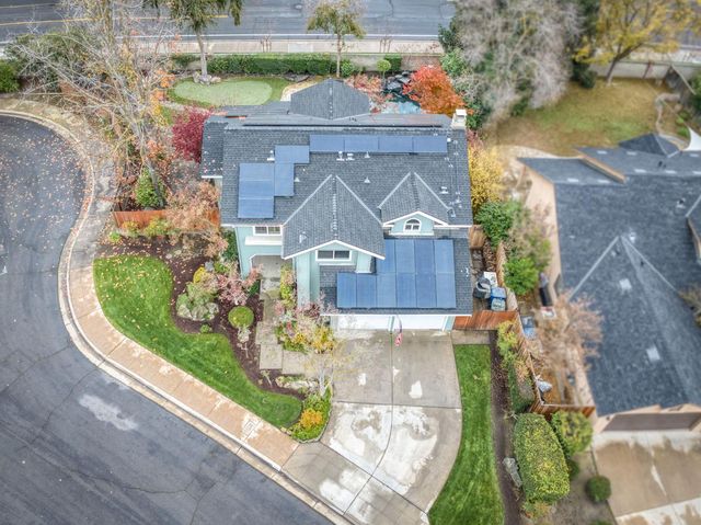 809 E Catalina Circle, Fresno, CA 93730