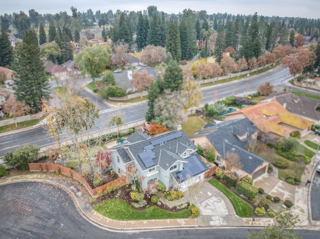 809 E Catalina Circle, Fresno, CA 93730