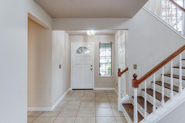 809 E Catalina Circle, Fresno, CA 93730