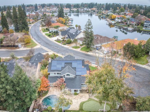 809 E Catalina Circle, Fresno, CA 93730