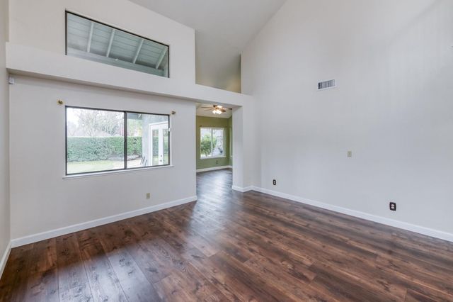 809 E Catalina Circle, Fresno, CA 93730