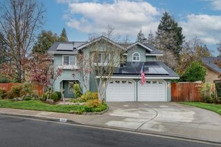 809 E Catalina Circle, Fresno, CA 93730