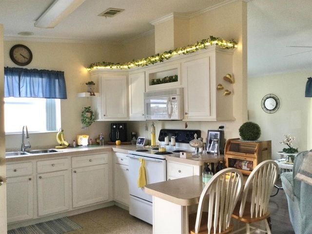 11 SE Hidalgo Lane, Port St. Lucie, FL 34952