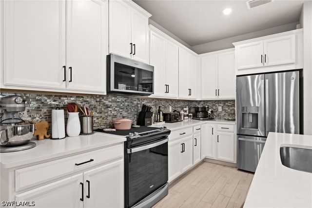 10353 Bonavie Cove DR, Fort Myers, FL 33966