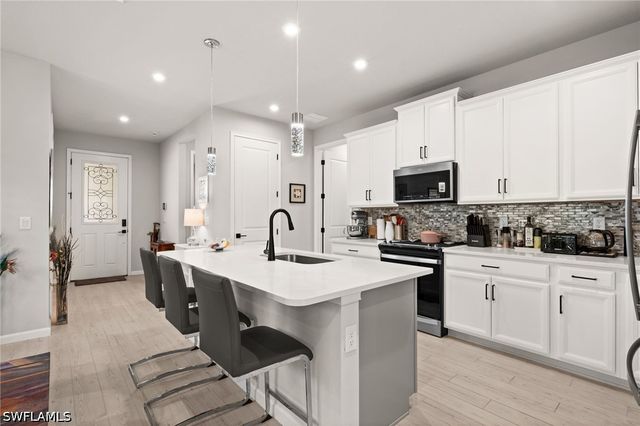 10353 Bonavie Cove DR, Fort Myers, FL 33966