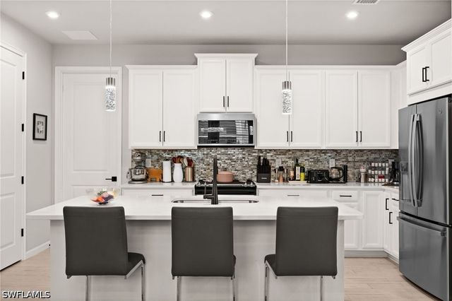 10353 Bonavie Cove DR, Fort Myers, FL 33966