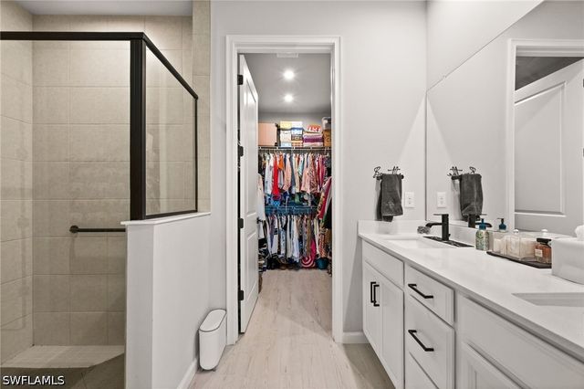 10353 Bonavie Cove DR, Fort Myers, FL 33966