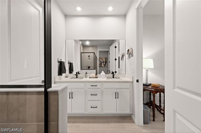 10353 Bonavie Cove DR, Fort Myers, FL 33966