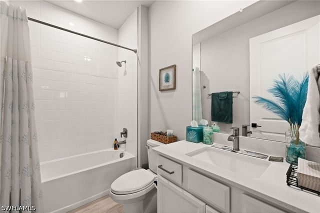 10353 Bonavie Cove DR, Fort Myers, FL 33966