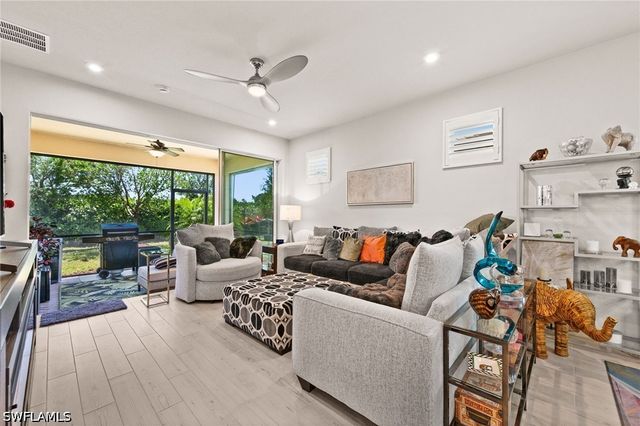 10353 Bonavie Cove DR, Fort Myers, FL 33966