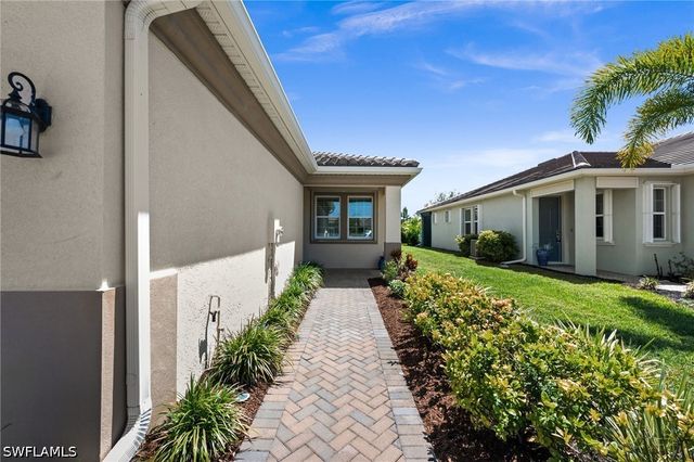 10353 Bonavie Cove DR, Fort Myers, FL 33966
