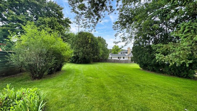 521 Alta Loma DRIVE, Thiensville, WI 53092