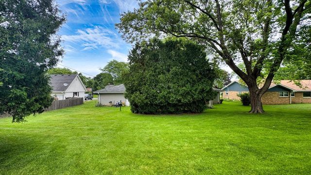 521 Alta Loma DRIVE, Thiensville, WI 53092