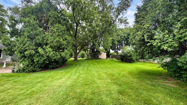 521 Alta Loma DRIVE, Thiensville, WI 53092